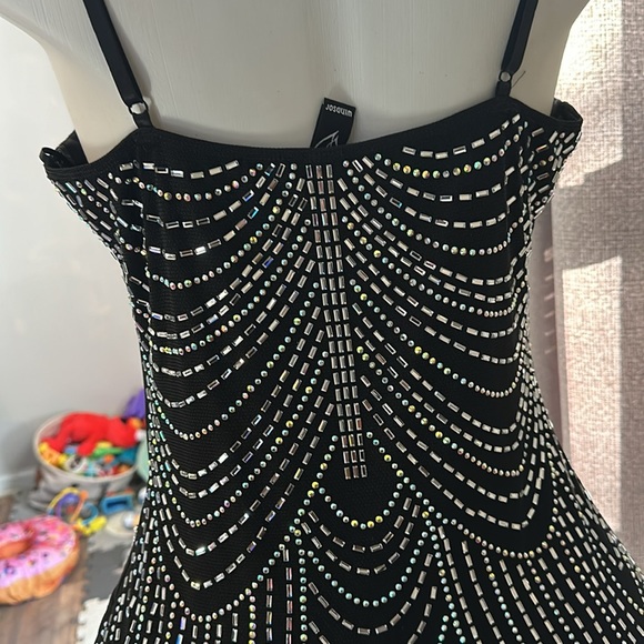 Dress - Picture 7 of 8